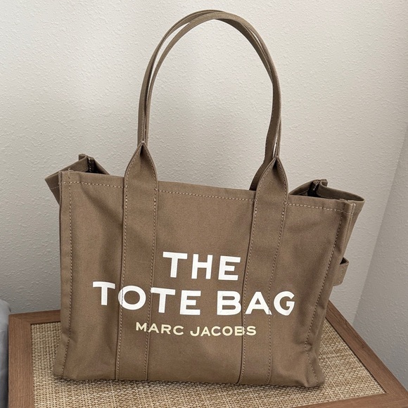 Marc Jacobs Sage Green color Medium Tote Bag - Picture 1 of 10